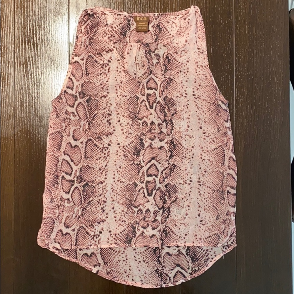 Inca hi- lo v-neck Leopard print tank